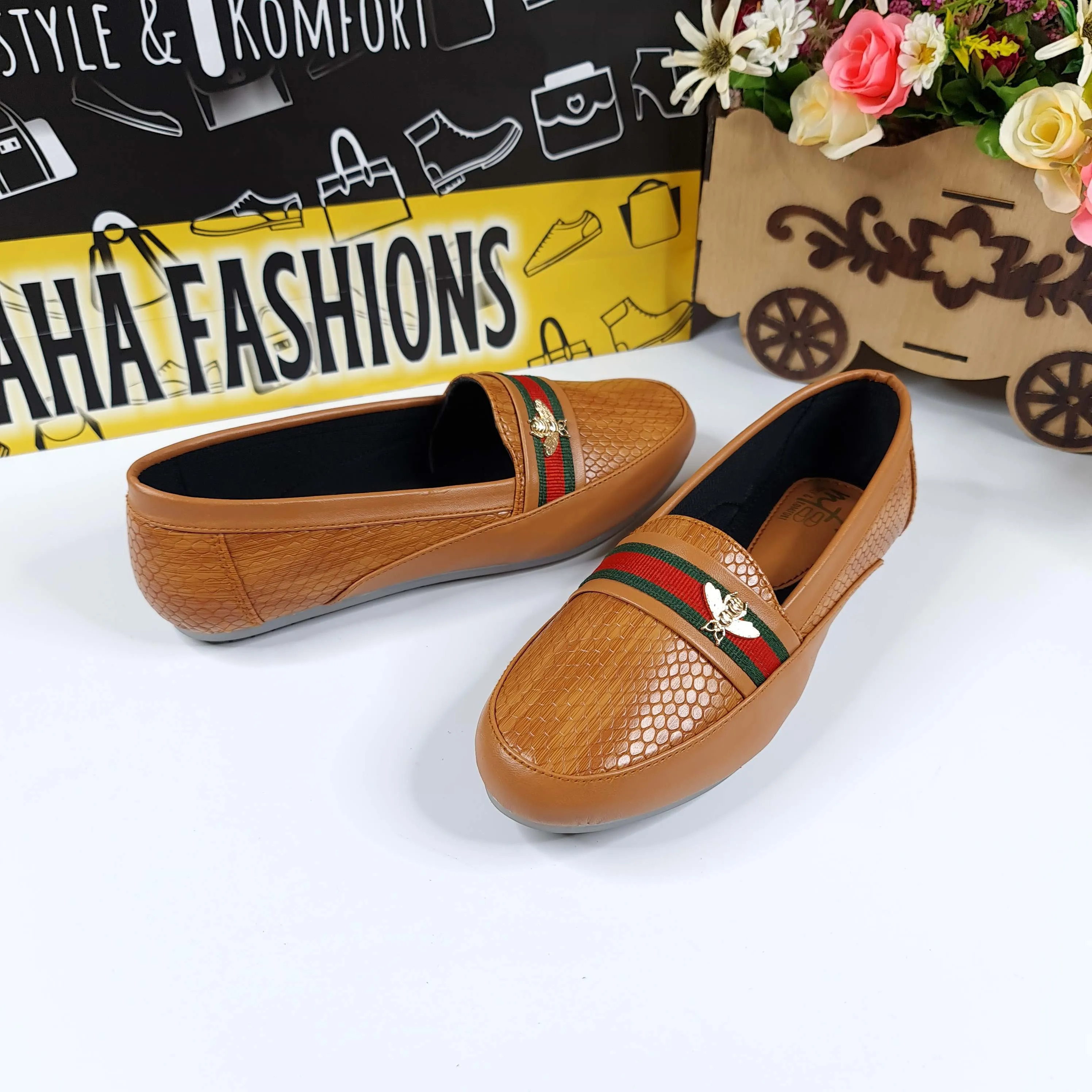 Contrast Leather Pumps