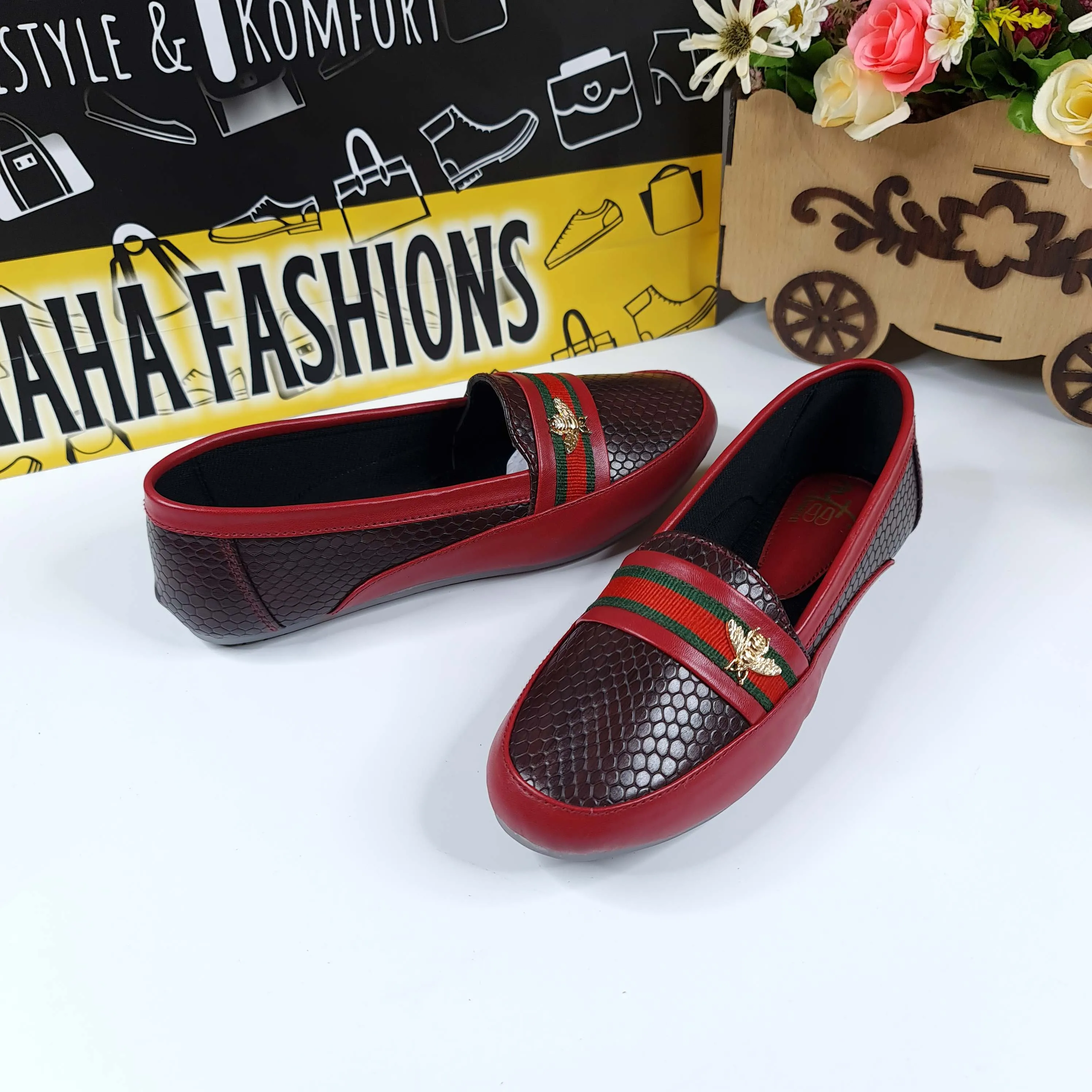 Contrast Leather Pumps