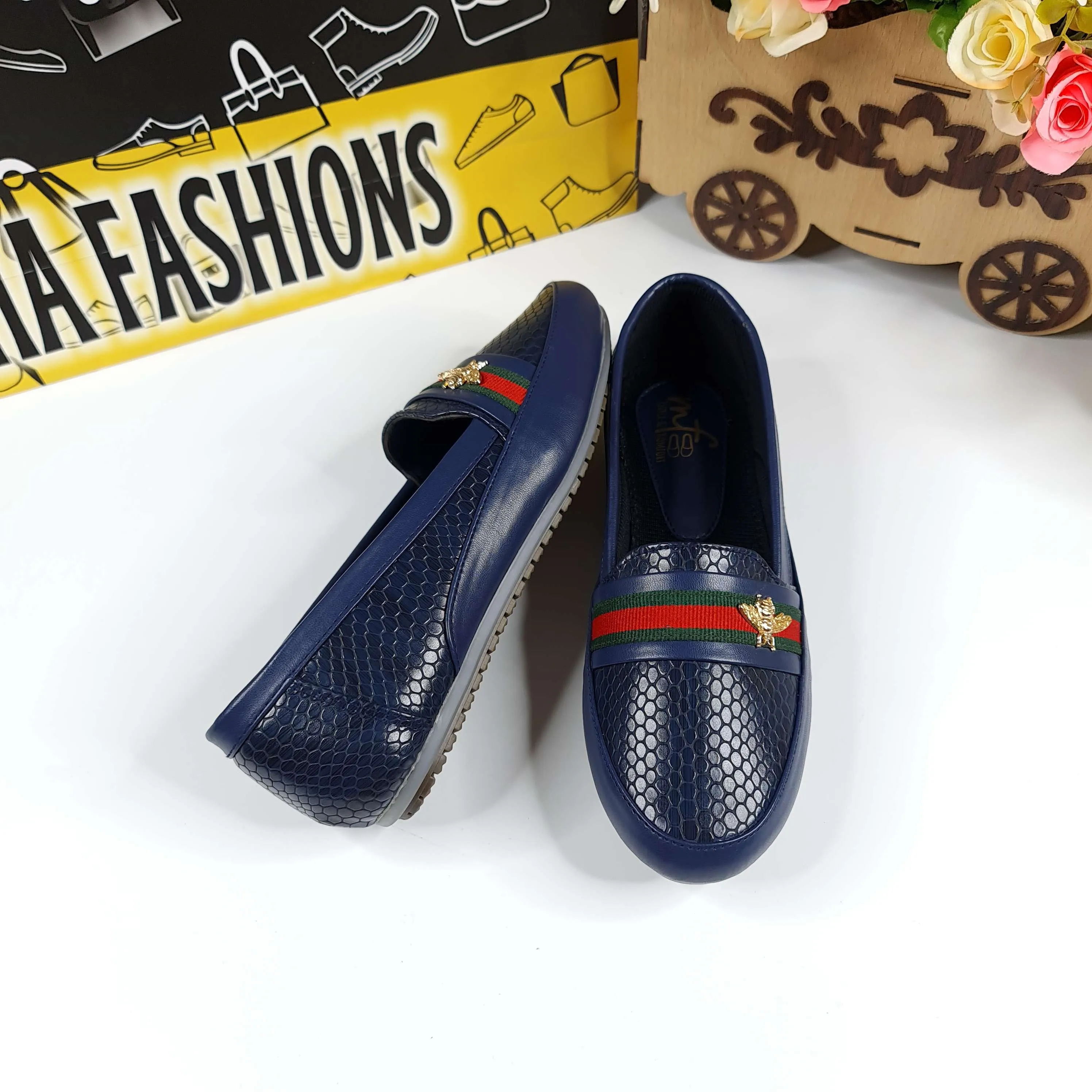 Contrast Leather Pumps