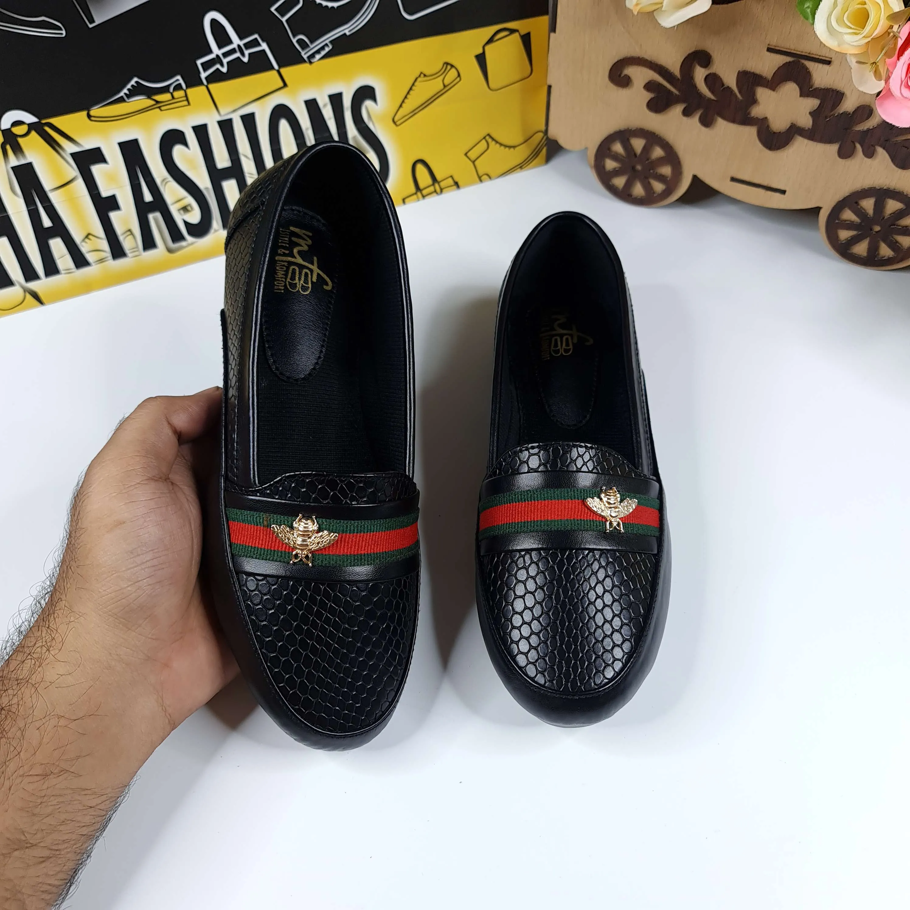 Contrast Leather Pumps