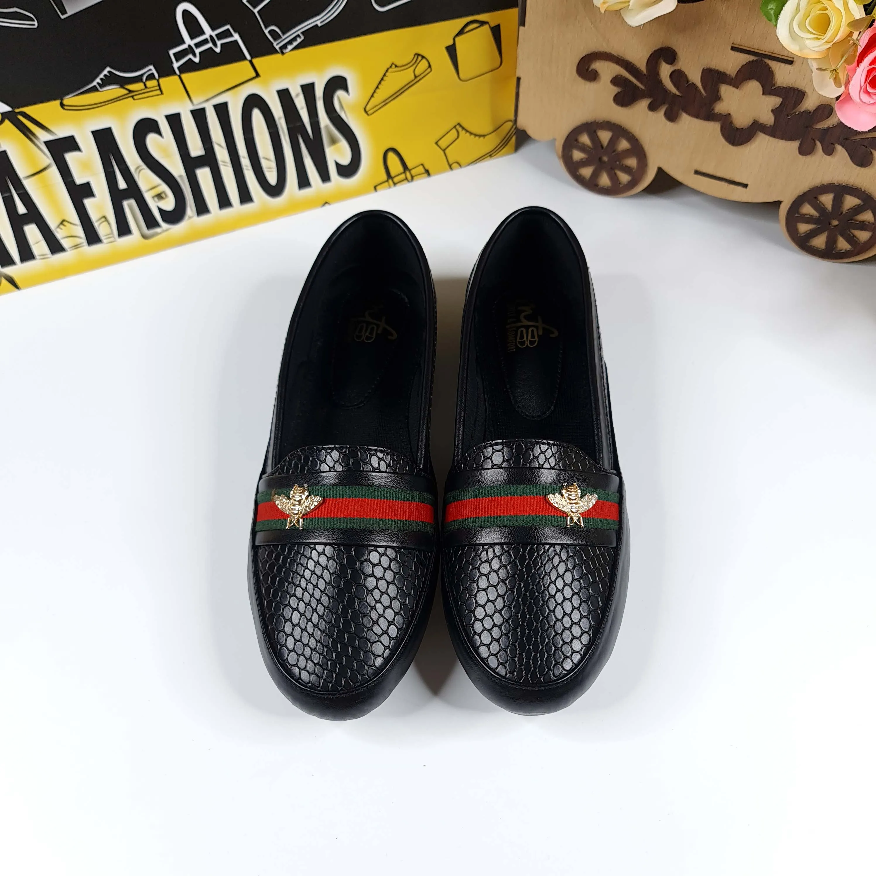 Contrast Leather Pumps