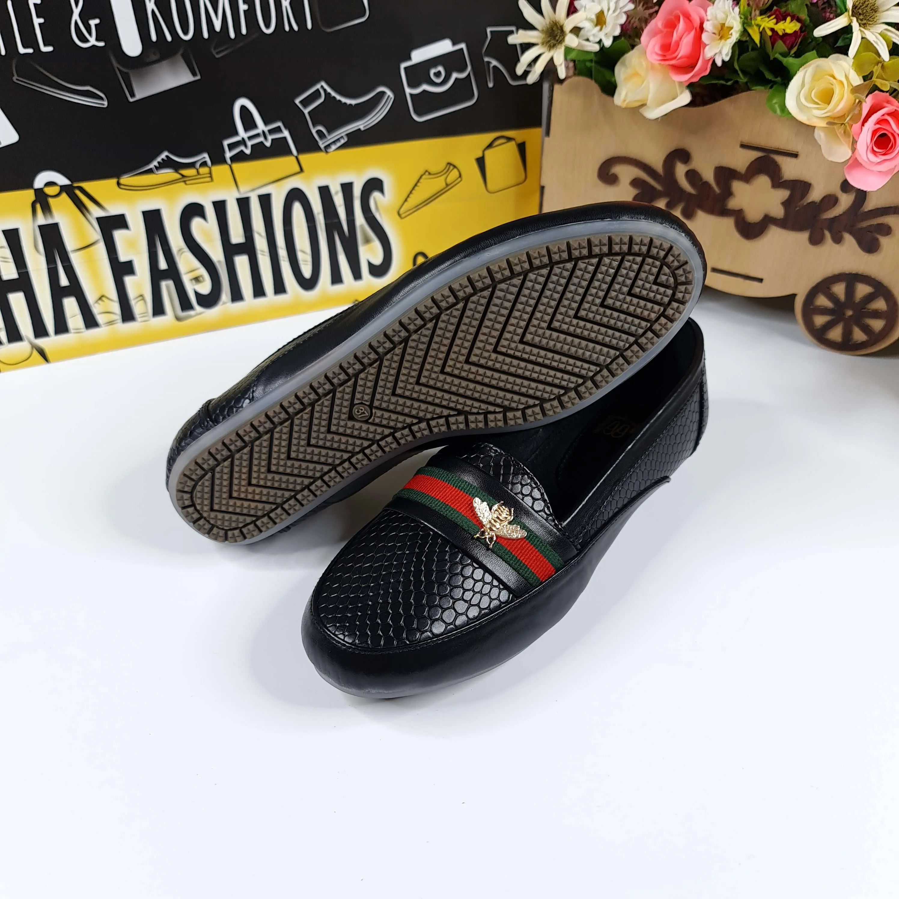 Contrast Leather Pumps