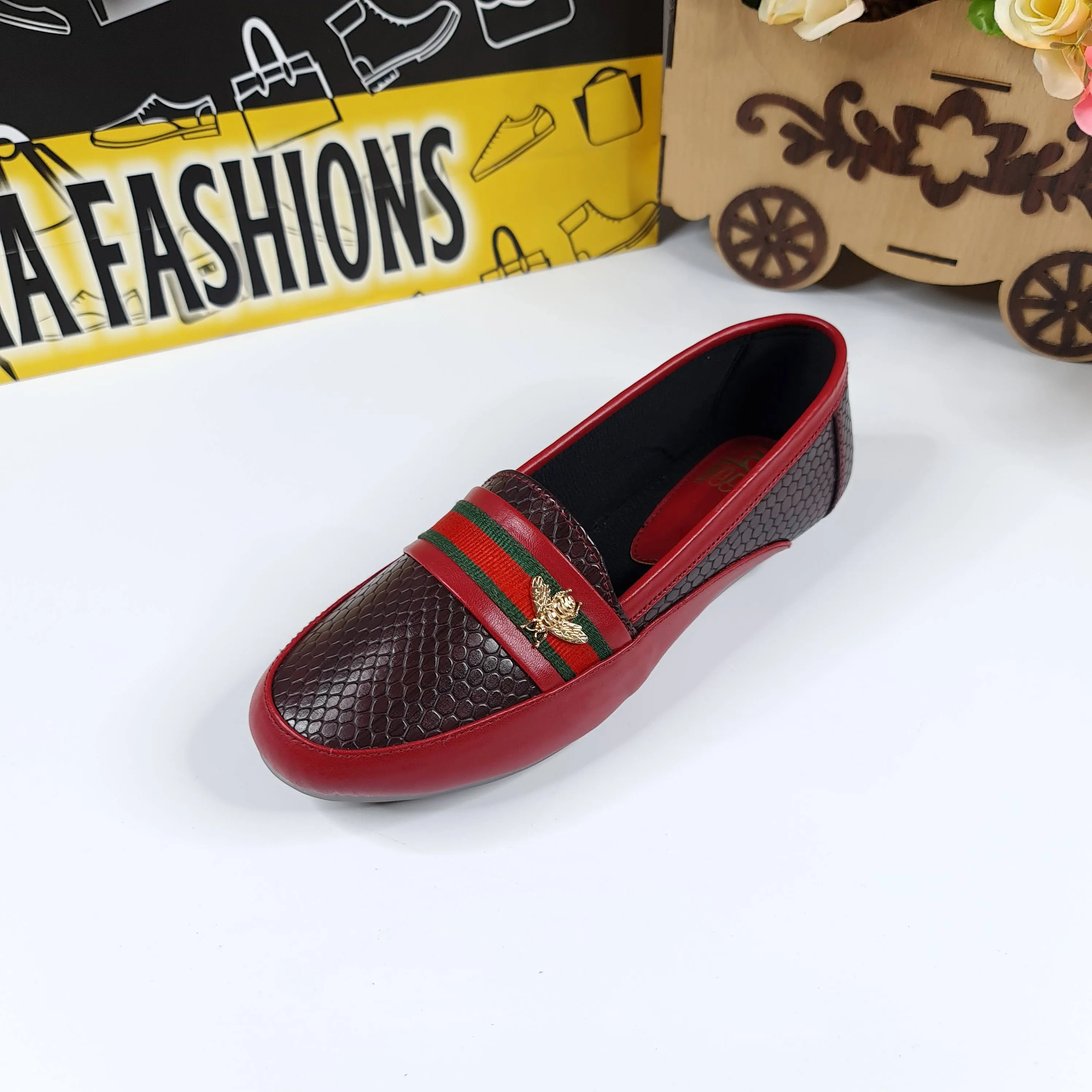 Contrast Leather Pumps