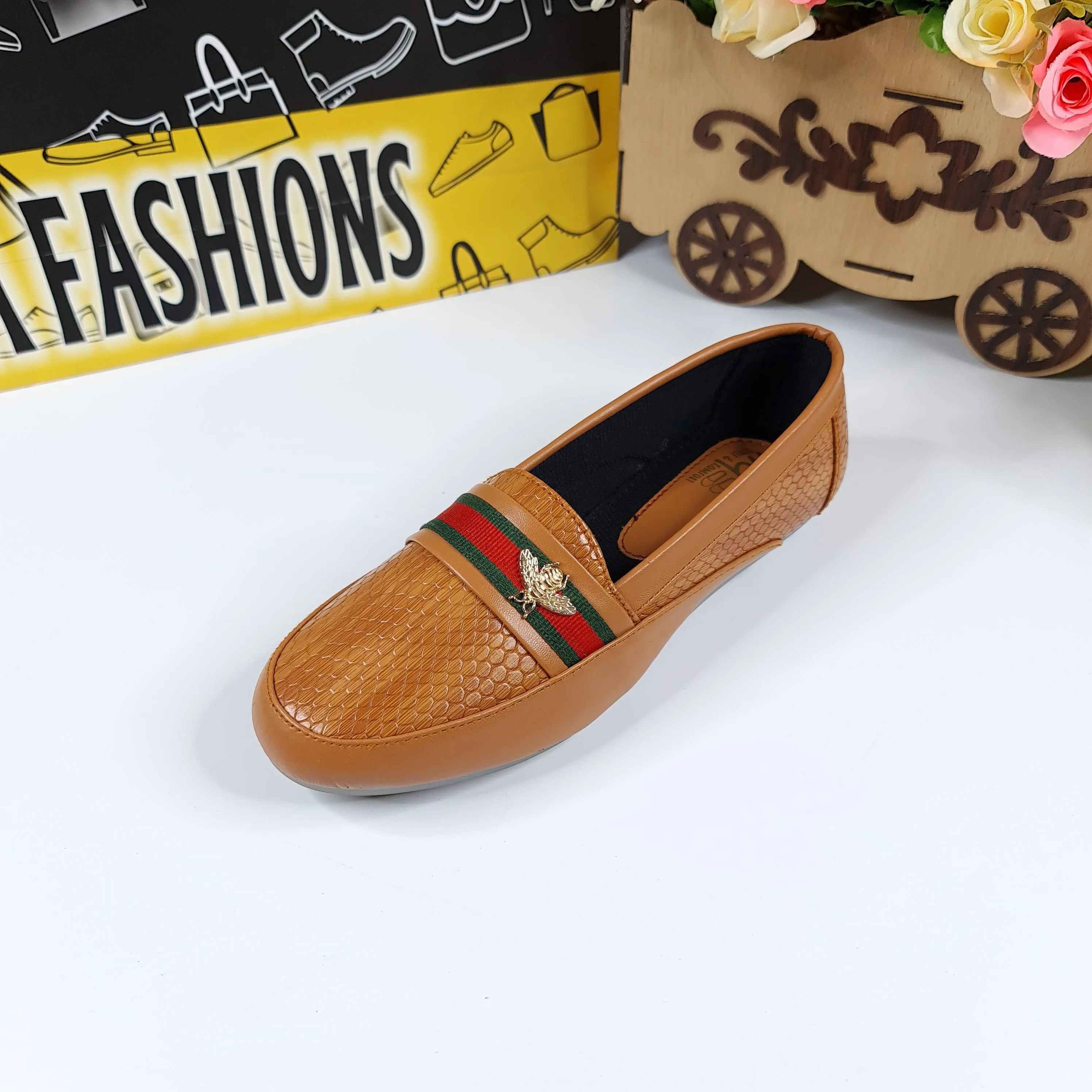 Contrast Leather Pumps